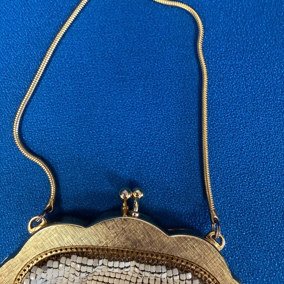 Vintage Elegant Gold Mesh Evening Bag - Picture 7 of 8